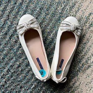 Stuart Weitzman youth girl’s flats (Pearl w/ Diamond & silver bow) Size 2: $12